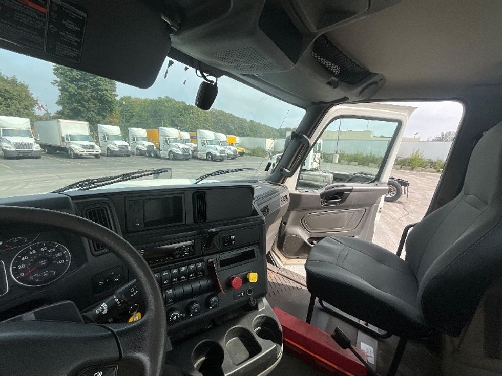 Day Cab Tractor-Heavy Duty Tractors-International-2019-LT625-London-ON-926,454\n\t\tkm-$ 24,500 - Image 10