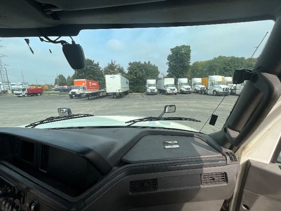 Day Cab Tractor-Heavy Duty Tractors-International-2019-LT625-London-ON-926,454\n\t\tkm-$ 24,500 - Image 12