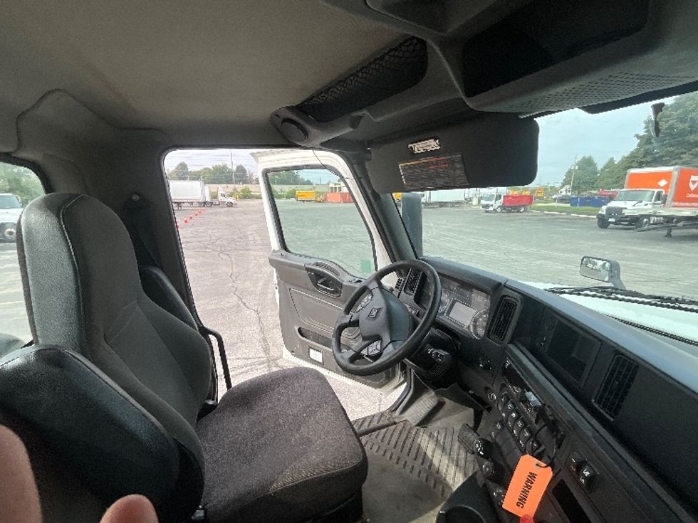 Day Cab Tractor-Heavy Duty Tractors-International-2019-LT625-London-ON-926,454\n\t\tkm-$ 24,500 - Image 13
