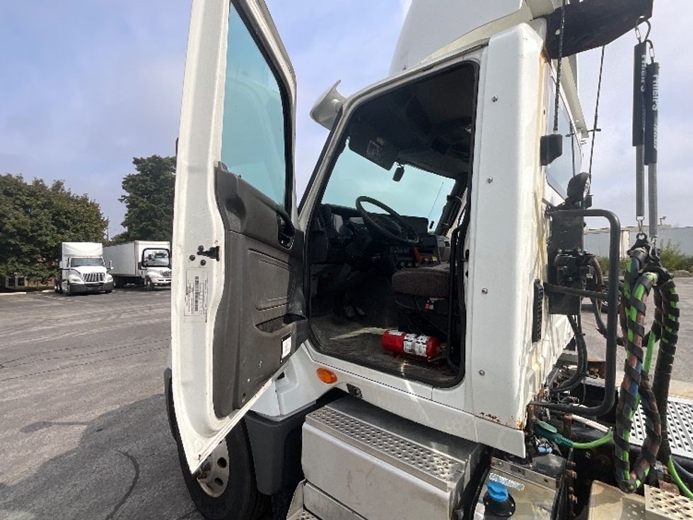 Day Cab Tractor-Heavy Duty Tractors-International-2019-LT625-London-ON-926,454\n\t\tkm-$ 24,500 - Image 9