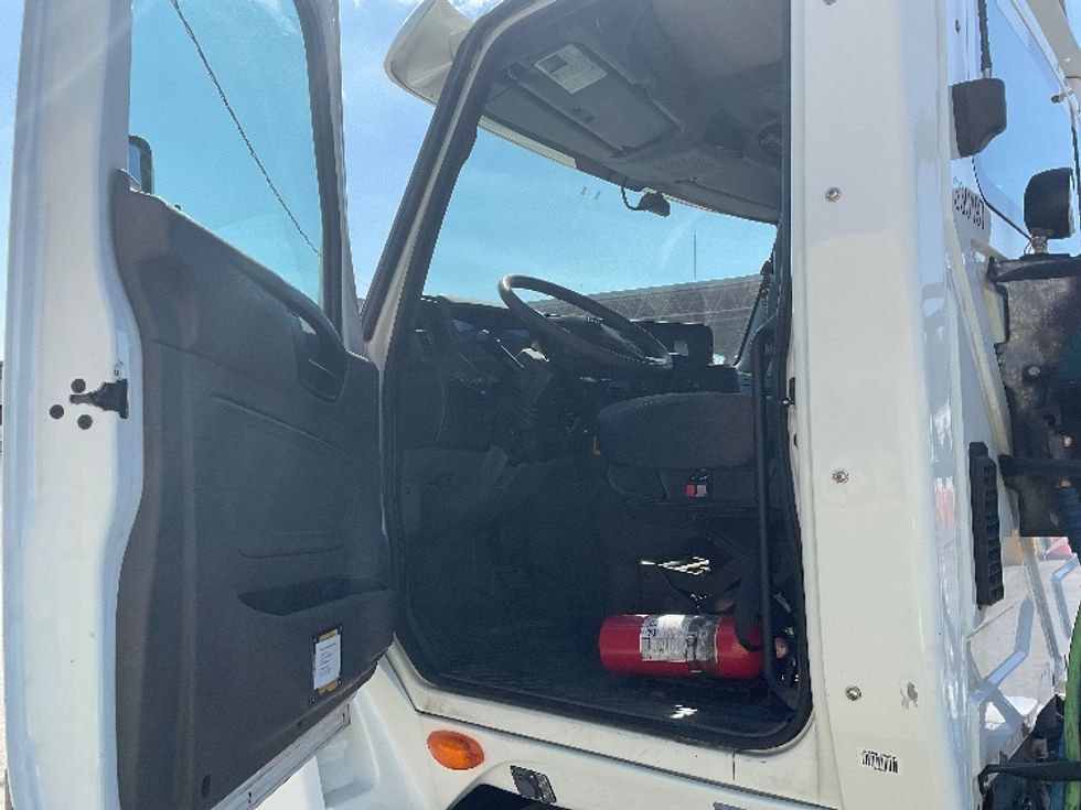 Day Cab Tractor-Heavy Duty Tractors-International-2019-LT625-Londonderry-NH-203,883\n\t\tmiles-$ 28,750 - Image 9