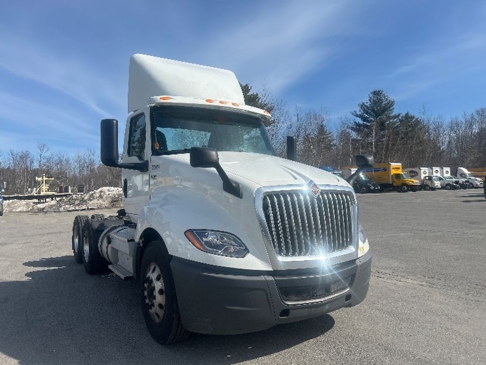 Day Cab Tractor-Heavy Duty Tractors-International-2019-LT625-Londonderry-NH-303,932\n\t\tmiles-$ 27,750 - Image 1