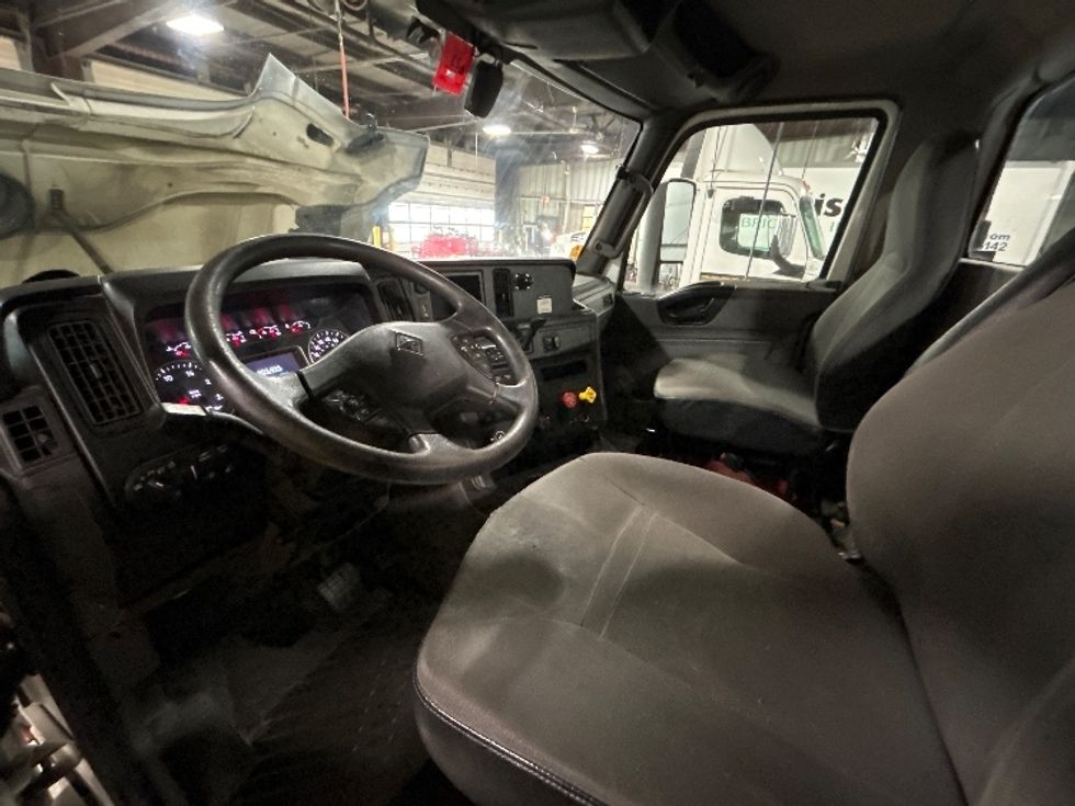 Day Cab Tractor-Heavy Duty Tractors-International-2019-LT625-Londonderry-NH-303,932\n\t\tmiles-$ 27,750 - Image 10