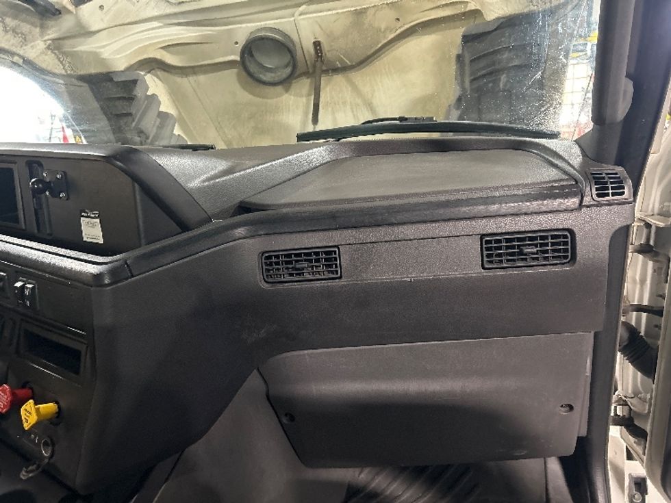 Day Cab Tractor-Heavy Duty Tractors-International-2019-LT625-Londonderry-NH-303,932\n\t\tmiles-$ 27,750 - Image 13