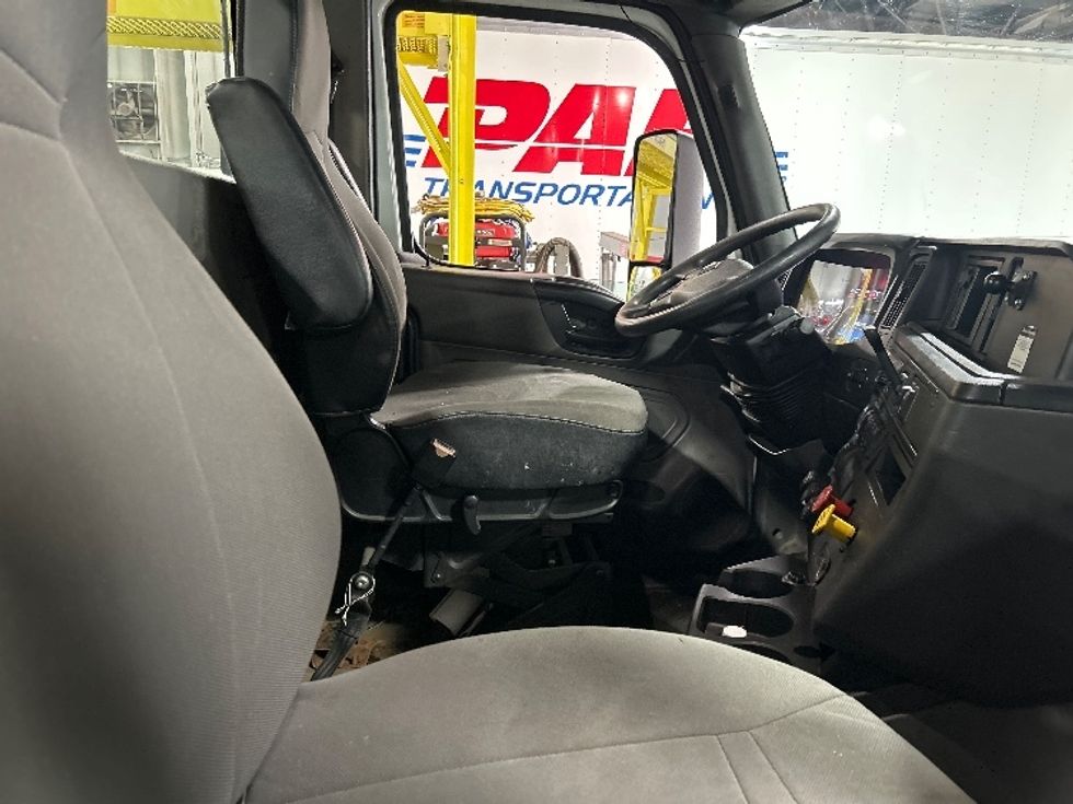 Day Cab Tractor-Heavy Duty Tractors-International-2019-LT625-Londonderry-NH-303,932\n\t\tmiles-$ 27,750 - Image 14