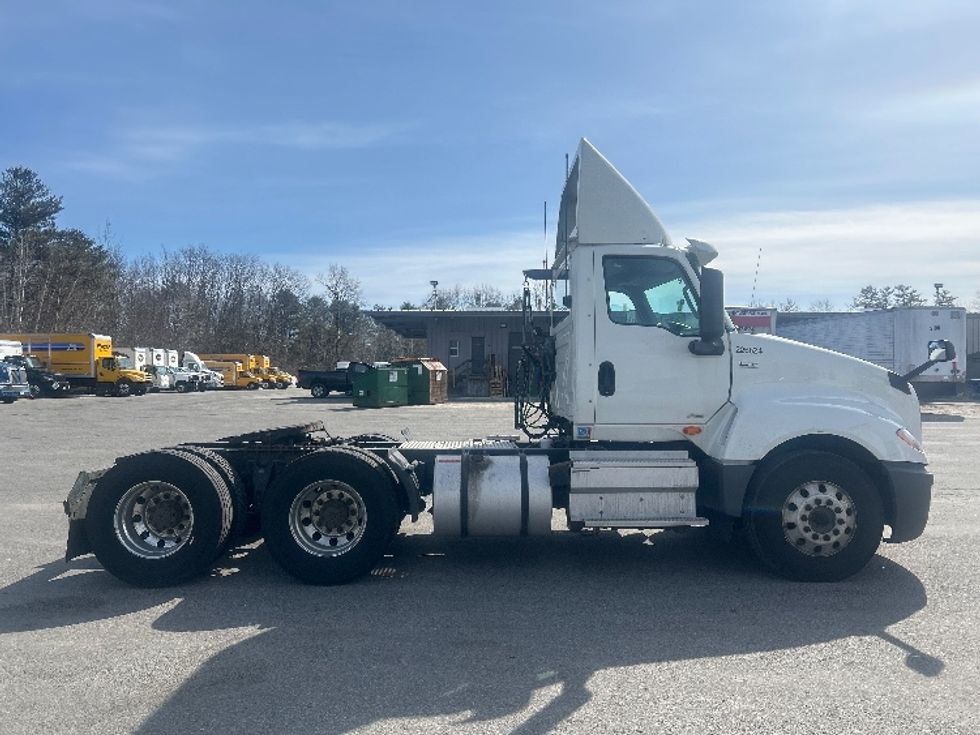 Day Cab Tractor-Heavy Duty Tractors-International-2019-LT625-Londonderry-NH-303,932\n\t\tmiles-$ 27,750 - Image 8