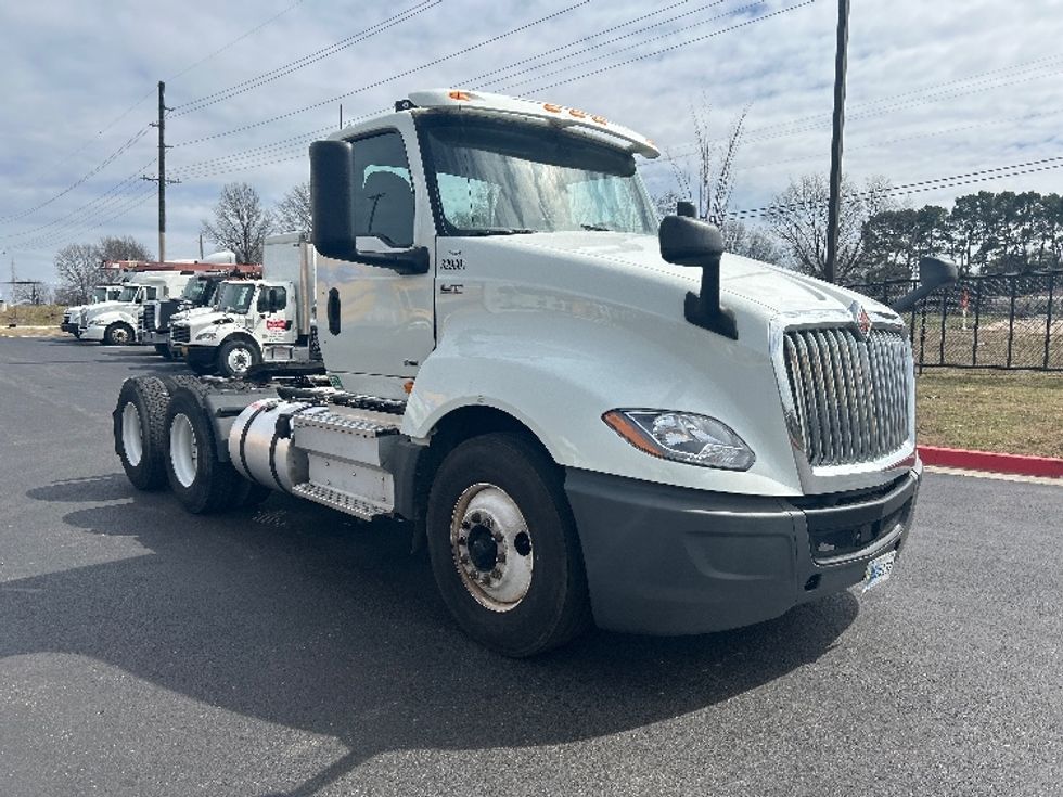 Day Cab Tractor-Heavy Duty Tractors-International-2019-LT625-Lowell-AR-327,194\n\t\tmiles-$ 28,250 - Image 1