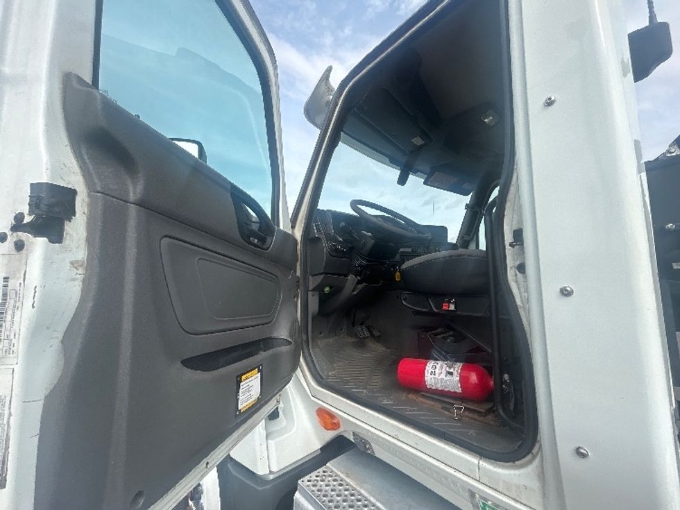 Day Cab Tractor-Heavy Duty Tractors-International-2019-LT625-Lowell-AR-327,194\n\t\tmiles-$ 28,250 - Image 8