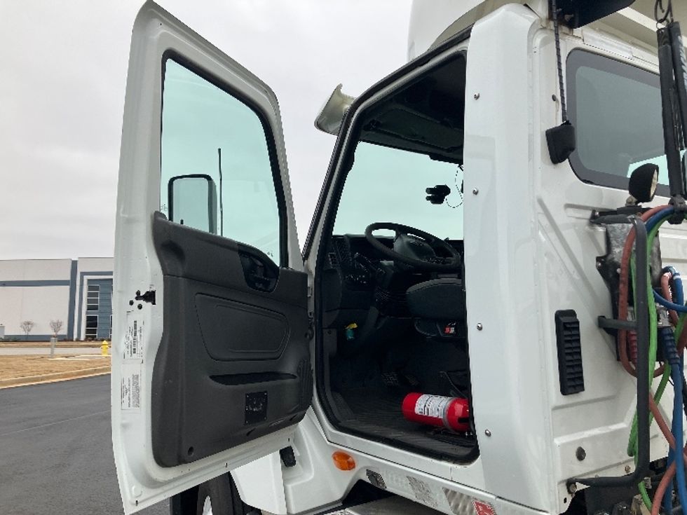 Day Cab Tractor-Heavy Duty Tractors-International-2019-LT625-Madison-AL-378,489\n\t\tmiles-$ 26,250 - Image 9