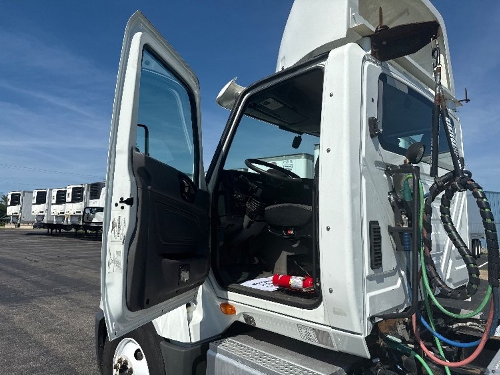 Day Cab Tractor-Heavy Duty Tractors-International-2019-LT625-Mansfield-OH-409,995\n\t\tmiles-$ 22,750 - Image 9