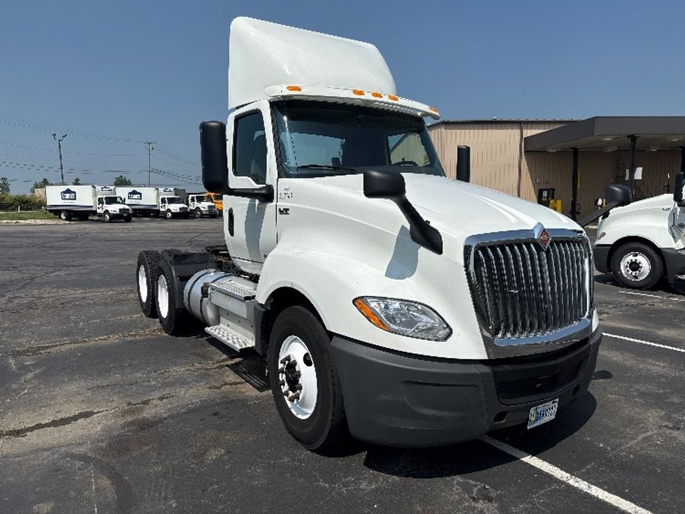 Day Cab Tractor-Heavy Duty Tractors-International-2019-LT625-Mansfield-OH-415,483\n\t\tmiles-$ 22,750 - Image 1