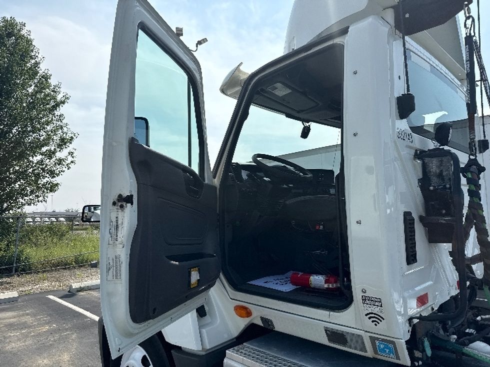 Day Cab Tractor-Heavy Duty Tractors-International-2019-LT625-Mansfield-OH-415,483\n\t\tmiles-$ 22,750 - Image 9