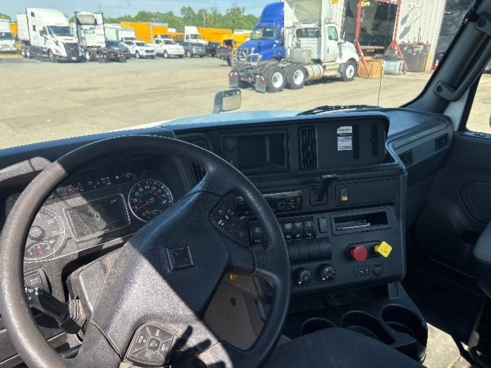 Day Cab Tractor-Heavy Duty Tractors-International-2019-LT625-Mebane-NC-250,192\n\t\tmiles-$ 26,500 - Image 10