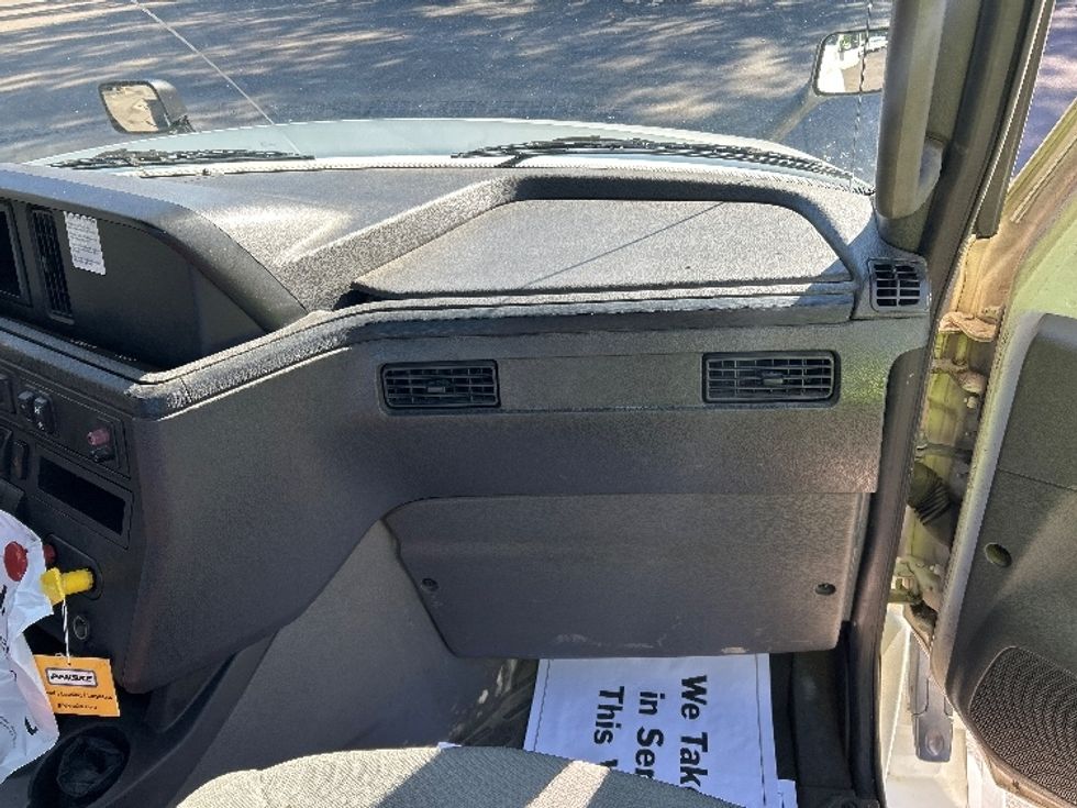 Day Cab Tractor-Heavy Duty Tractors-International-2019-LT625-Mebane-NC-381,004\n\t\tmiles-$ 25,500 - Image 13