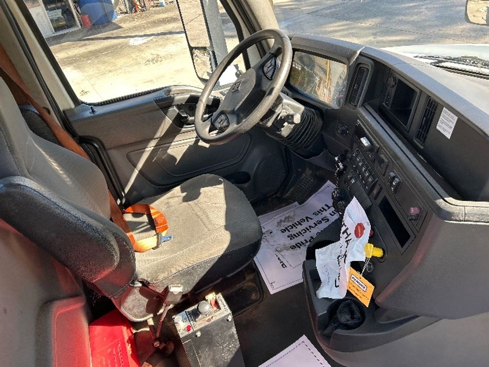 Day Cab Tractor-Heavy Duty Tractors-International-2019-LT625-Mebane-NC-381,004\n\t\tmiles-$ 25,500 - Image 14