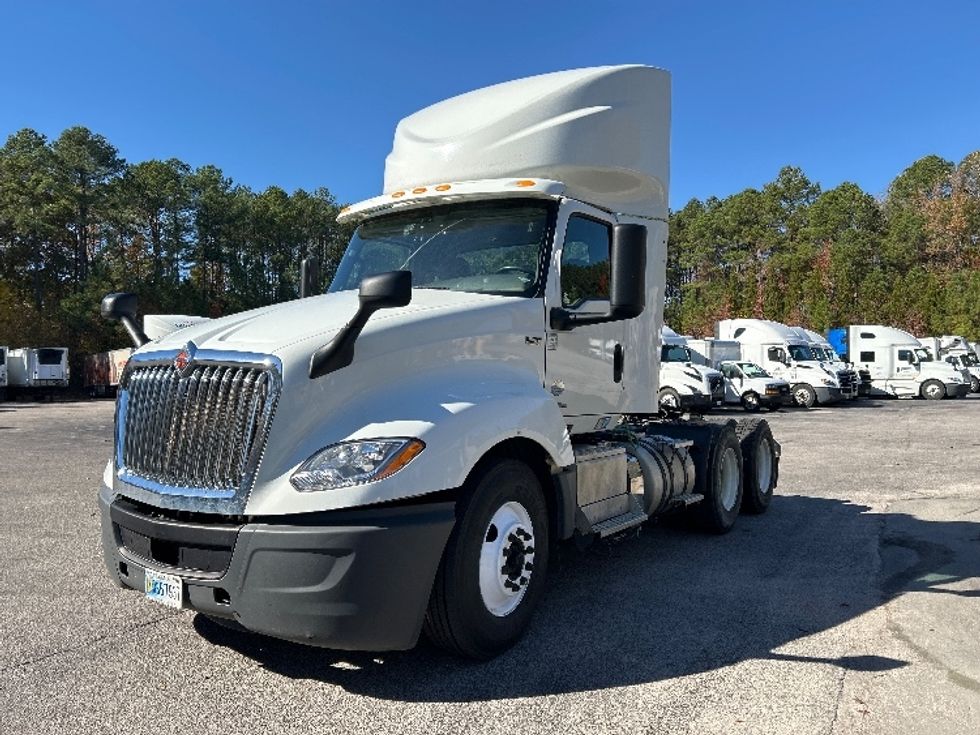 Day Cab Tractor-Heavy Duty Tractors-International-2019-LT625-Mebane-NC-381,004\n\t\tmiles-$ 25,500 - Image 3