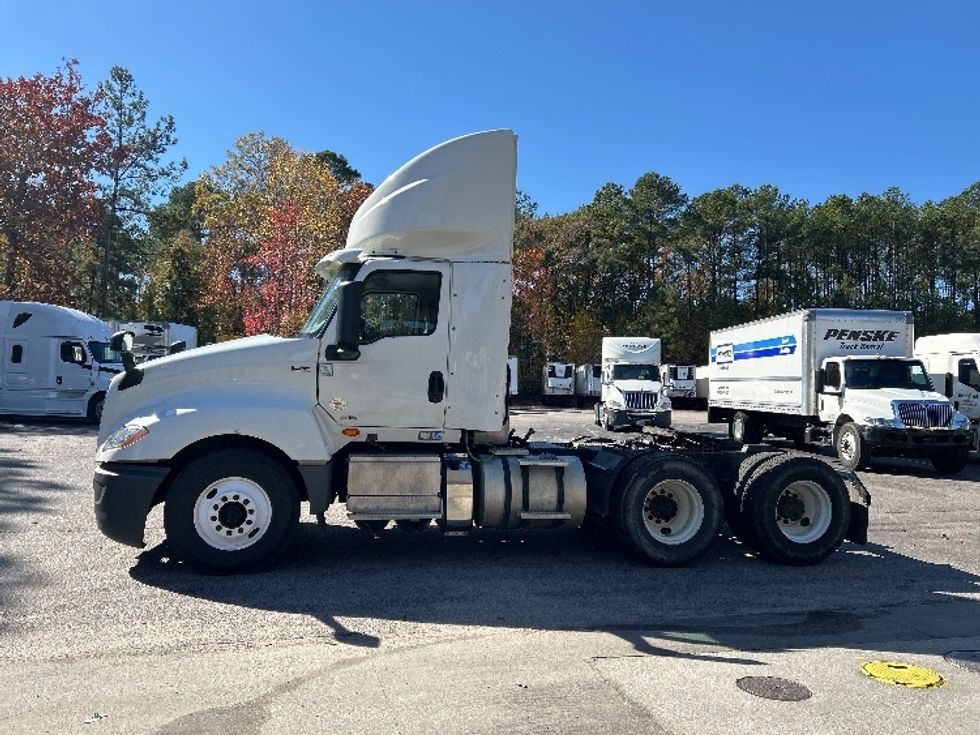 Day Cab Tractor-Heavy Duty Tractors-International-2019-LT625-Mebane-NC-381,004\n\t\tmiles-$ 25,500 - Image 4
