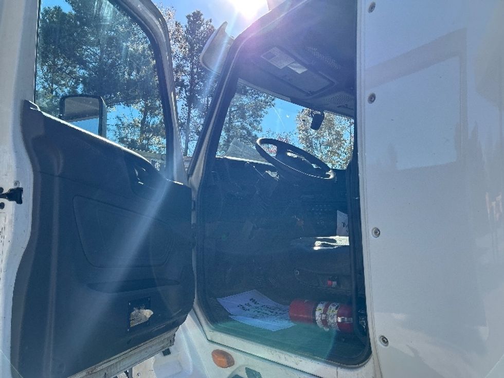 Day Cab Tractor-Heavy Duty Tractors-International-2019-LT625-Mebane-NC-381,004\n\t\tmiles-$ 25,500 - Image 9