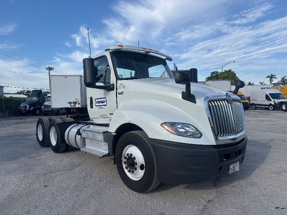 Day Cab Tractor-Heavy Duty Tractors-International-2019-LT625-Medley-FL-199,549\n\t\tmiles-$ 26,750 - Image 1