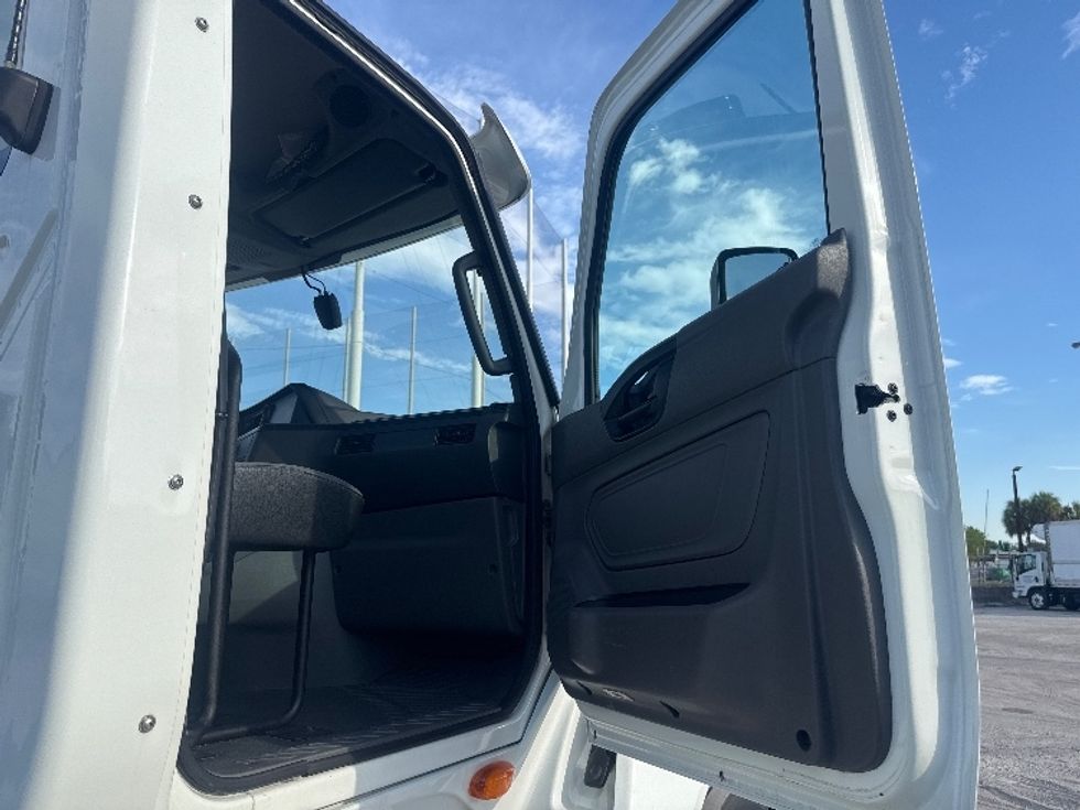 Day Cab Tractor-Heavy Duty Tractors-International-2019-LT625-Medley-FL-199,549\n\t\tmiles-$ 26,750 - Image 11