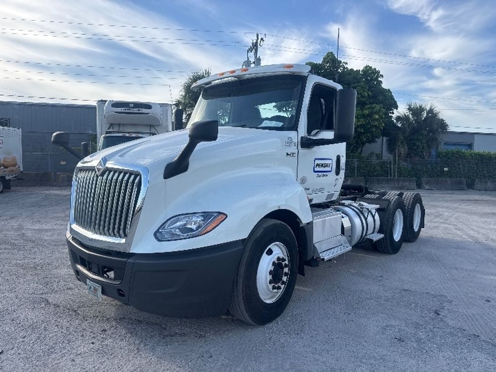 Day Cab Tractor-Heavy Duty Tractors-International-2019-LT625-Medley-FL-199,549\n\t\tmiles-$ 26,750 - Image 3