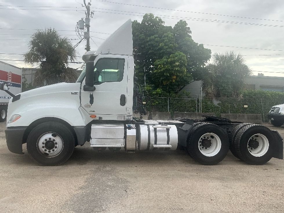 Day Cab Tractor-Heavy Duty Tractors-International-2019-LT625-Medley-FL-228,246\n\t\tmiles-$ 29,000 - Image 4