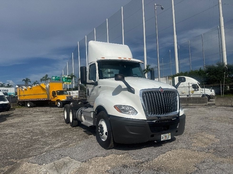 Day Cab Tractor-Heavy Duty Tractors-International-2019-LT625-Medley-FL-276,548\n\t\tmiles-$ 26,750 - Image 1