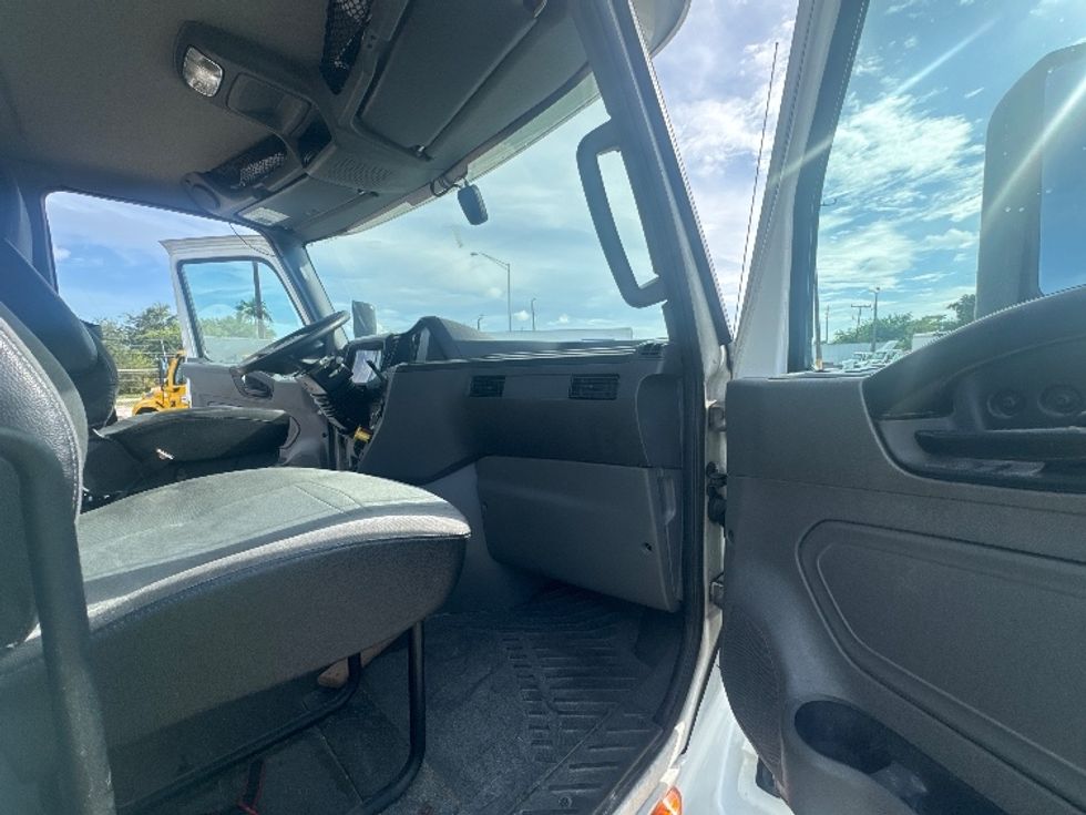 Day Cab Tractor-Heavy Duty Tractors-International-2019-LT625-Medley-FL-276,548\n\t\tmiles-$ 26,750 - Image 12