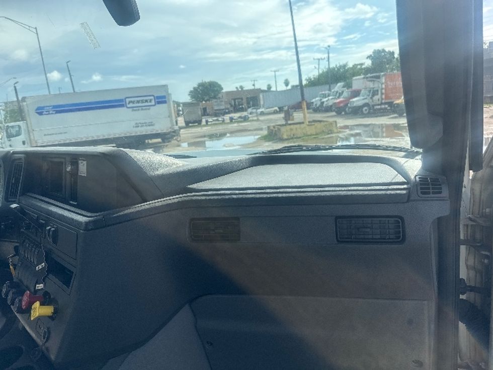 Day Cab Tractor-Heavy Duty Tractors-International-2019-LT625-Medley-FL-276,548\n\t\tmiles-$ 26,750 - Image 13
