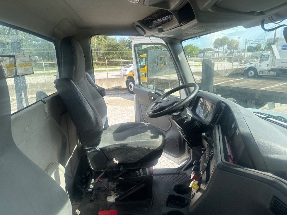 Day Cab Tractor-Heavy Duty Tractors-International-2019-LT625-Medley-FL-276,548\n\t\tmiles-$ 26,750 - Image 14
