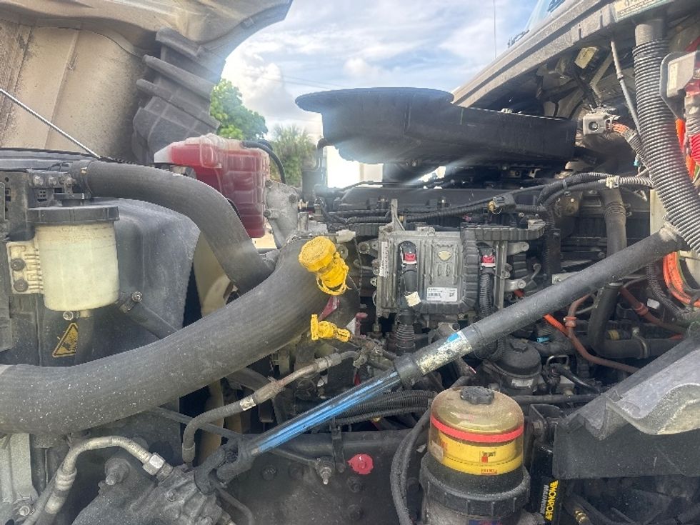 Day Cab Tractor-Heavy Duty Tractors-International-2019-LT625-Medley-FL-276,548\n\t\tmiles-$ 26,750 - Image 16
