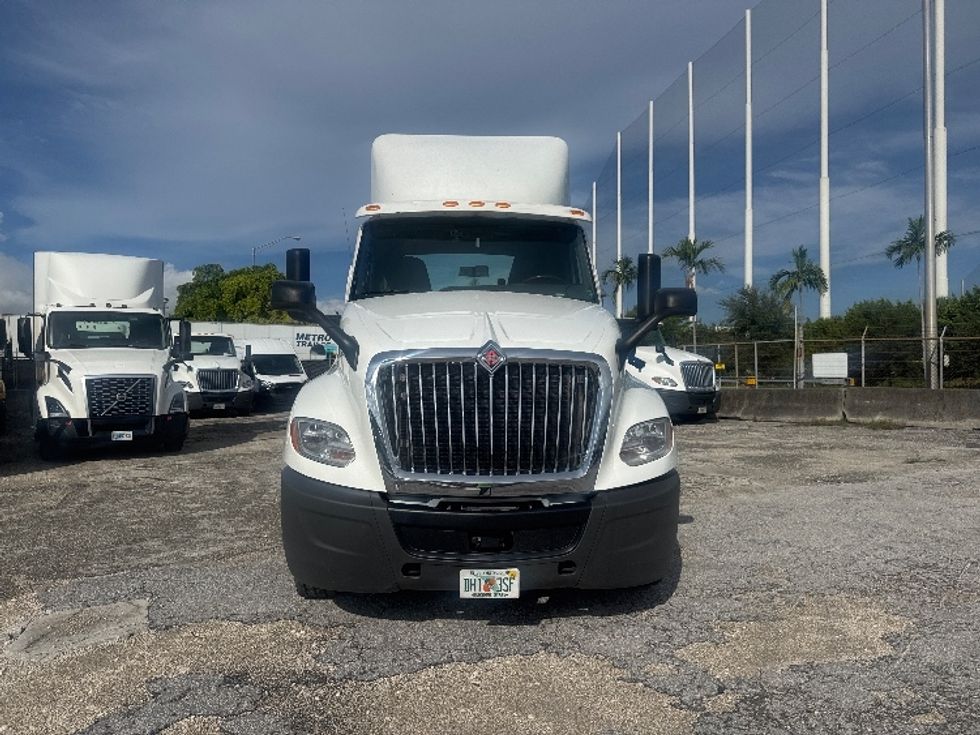 Day Cab Tractor-Heavy Duty Tractors-International-2019-LT625-Medley-FL-276,548\n\t\tmiles-$ 26,750 - Image 2