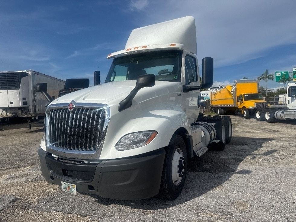 Day Cab Tractor-Heavy Duty Tractors-International-2019-LT625-Medley-FL-276,548\n\t\tmiles-$ 26,750 - Image 3