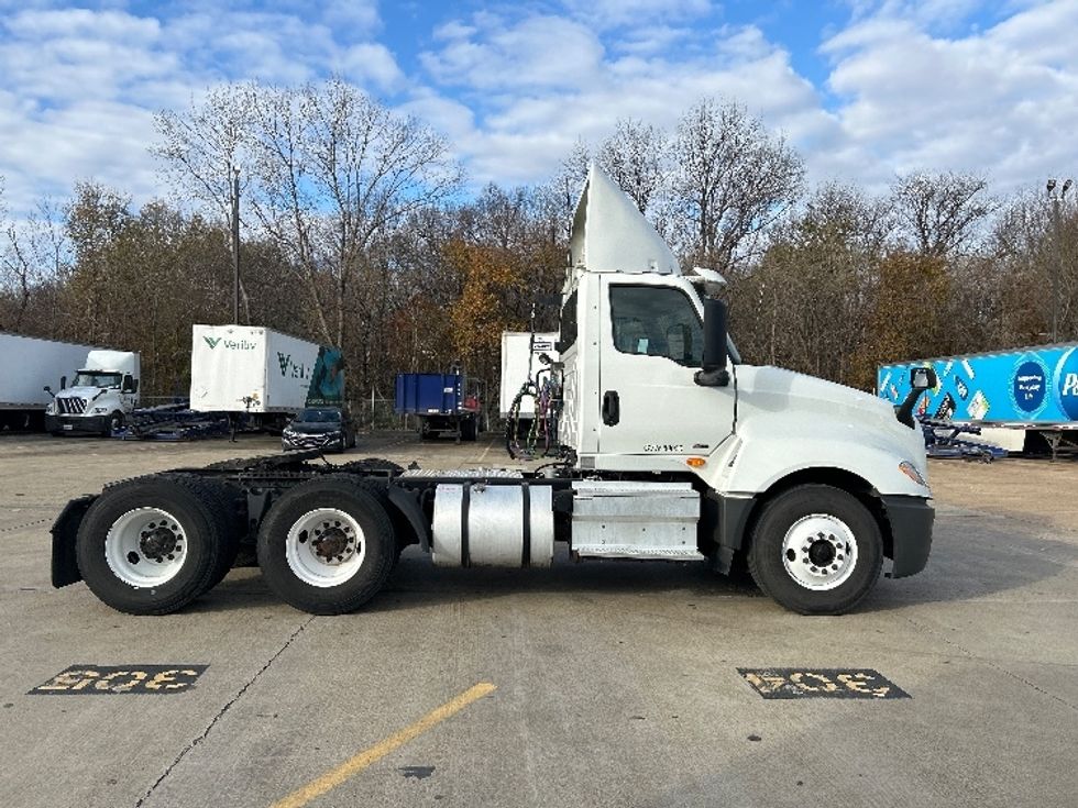Day Cab Tractor-Heavy Duty Tractors-International-2019-LT625-Memphis-TN-432,594\n\t\tmiles-$ 23,250 - Image 8