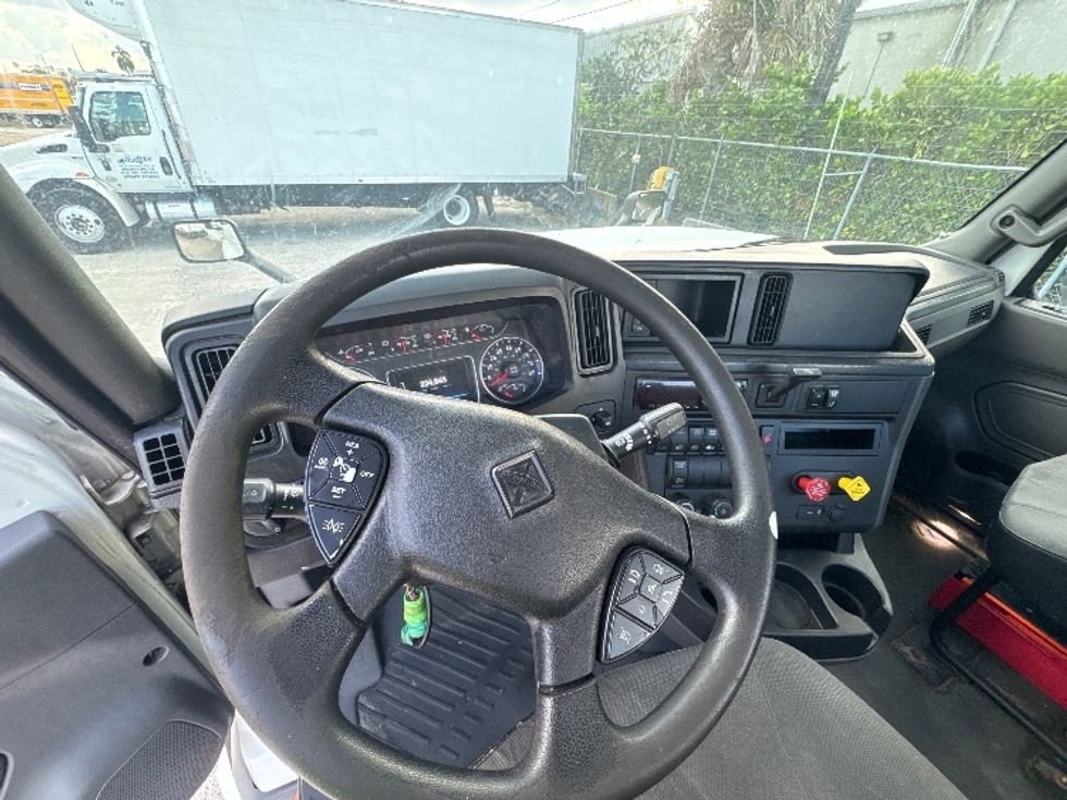 Day Cab Tractor-Heavy Duty Tractors-International-2019-LT625-Miami-FL-224,865\n\t\tmiles-$ 26,750 - Image 11