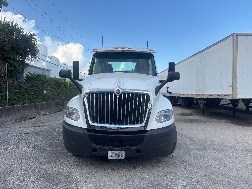 Day Cab Tractor-Heavy Duty Tractors-International-2019-LT625-Miami-FL-224,865\n\t\tmiles-$ 26,750 - Image 2