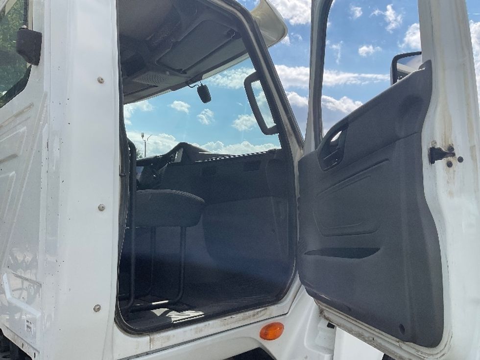 Day Cab Tractor-Heavy Duty Tractors-International-2019-LT625-Middlefield-OH-231,497\n\t\tmiles-$ 26,500 - Image 12