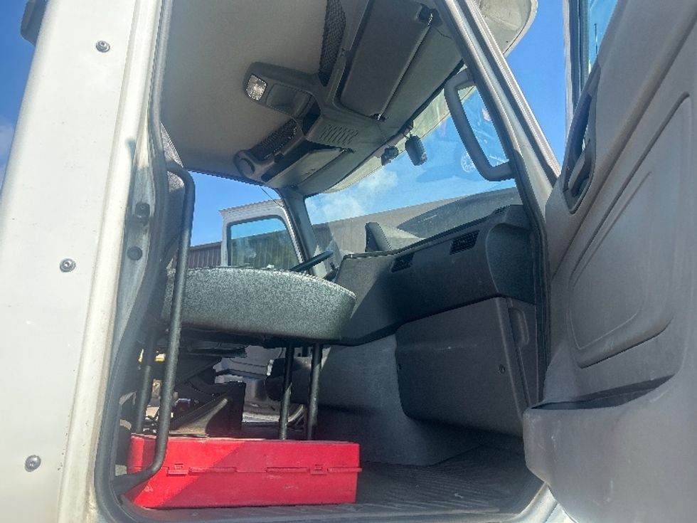 Day Cab Tractor-Heavy Duty Tractors-International-2019-LT625-Middlefield-OH-293,635\n\t\tmiles-$ 28,250 - Image 12