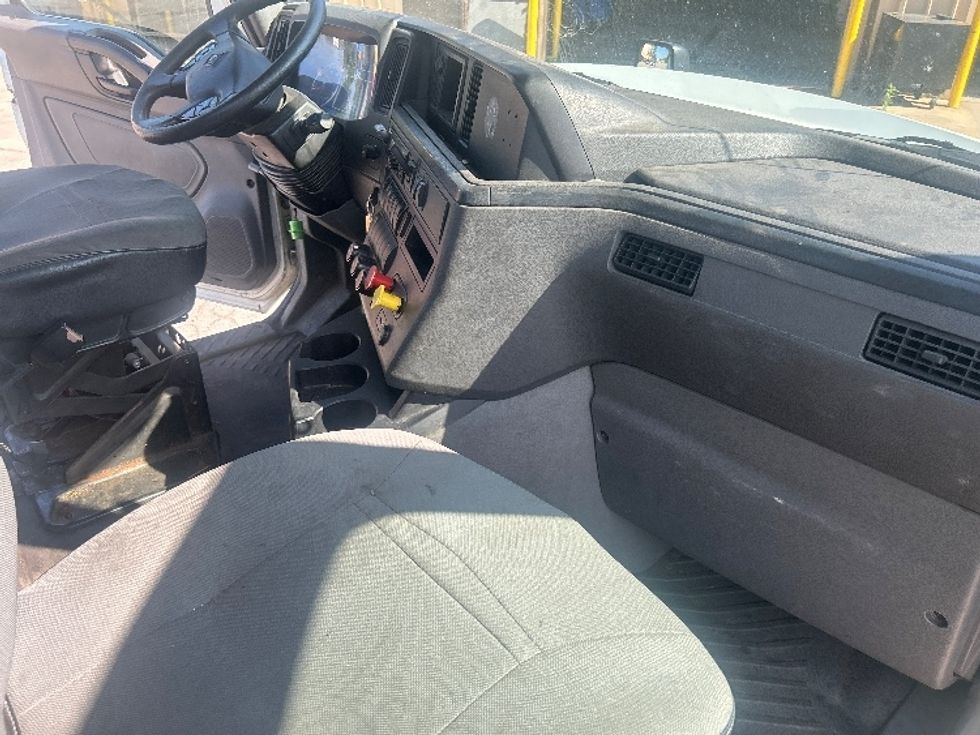 Day Cab Tractor-Heavy Duty Tractors-International-2019-LT625-Middlefield-OH-293,635\n\t\tmiles-$ 28,250 - Image 13