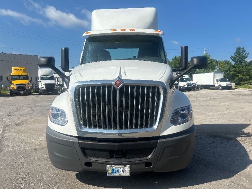 Day Cab Tractor-Heavy Duty Tractors-International-2019-LT625-Middlefield-OH-293,635\n\t\tmiles-$ 28,250 - Image 2