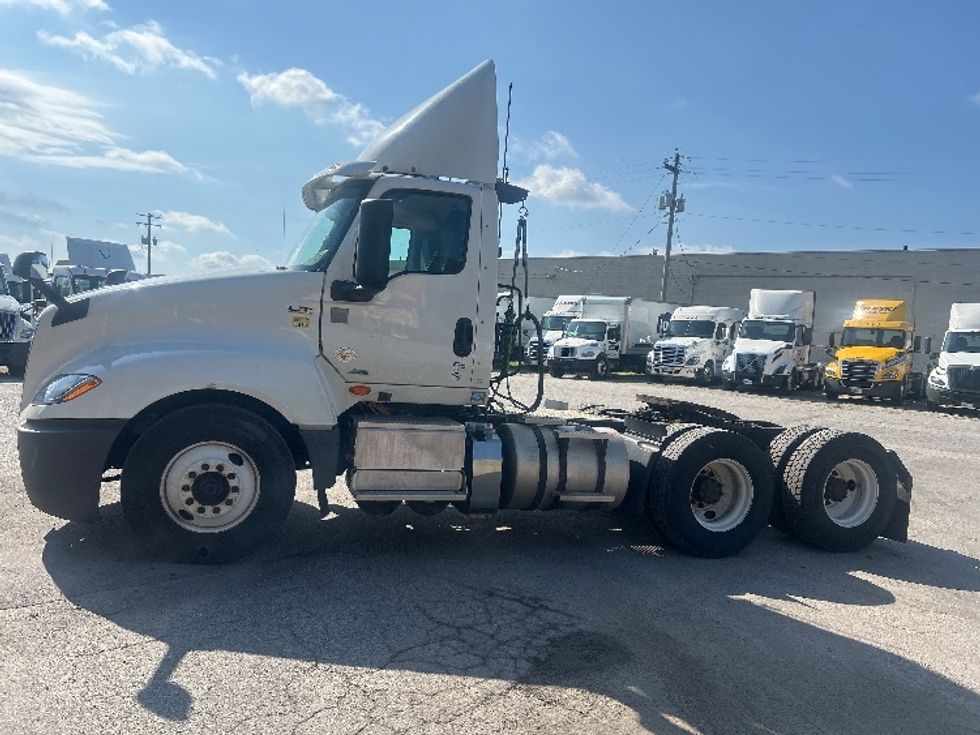 Day Cab Tractor-Heavy Duty Tractors-International-2019-LT625-Middlefield-OH-293,635\n\t\tmiles-$ 28,250 - Image 4