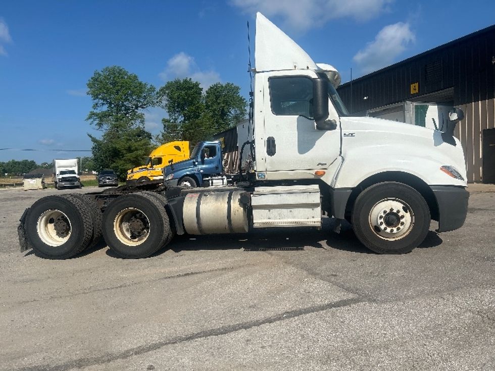 Day Cab Tractor-Heavy Duty Tractors-International-2019-LT625-Middlefield-OH-293,635\n\t\tmiles-$ 28,250 - Image 8