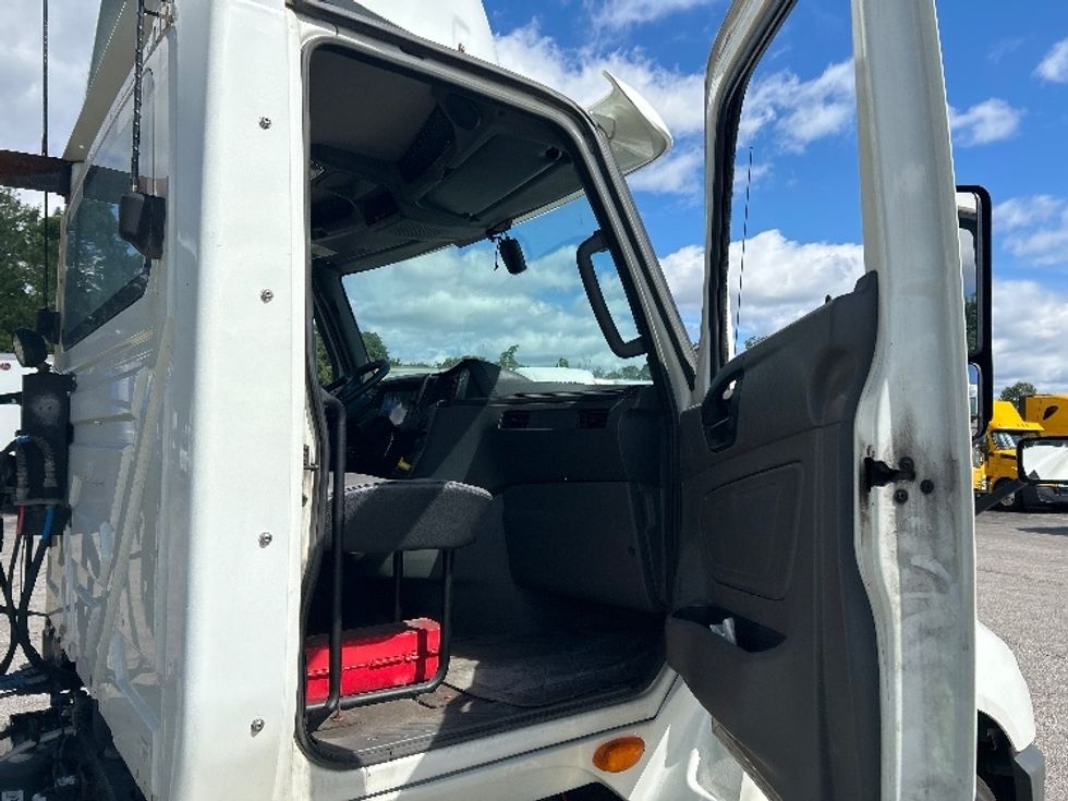 Day Cab Tractor-Heavy Duty Tractors-International-2019-LT625-Middlefield-OH-327,999\n\t\tmiles-$ 27,500 - Image 12