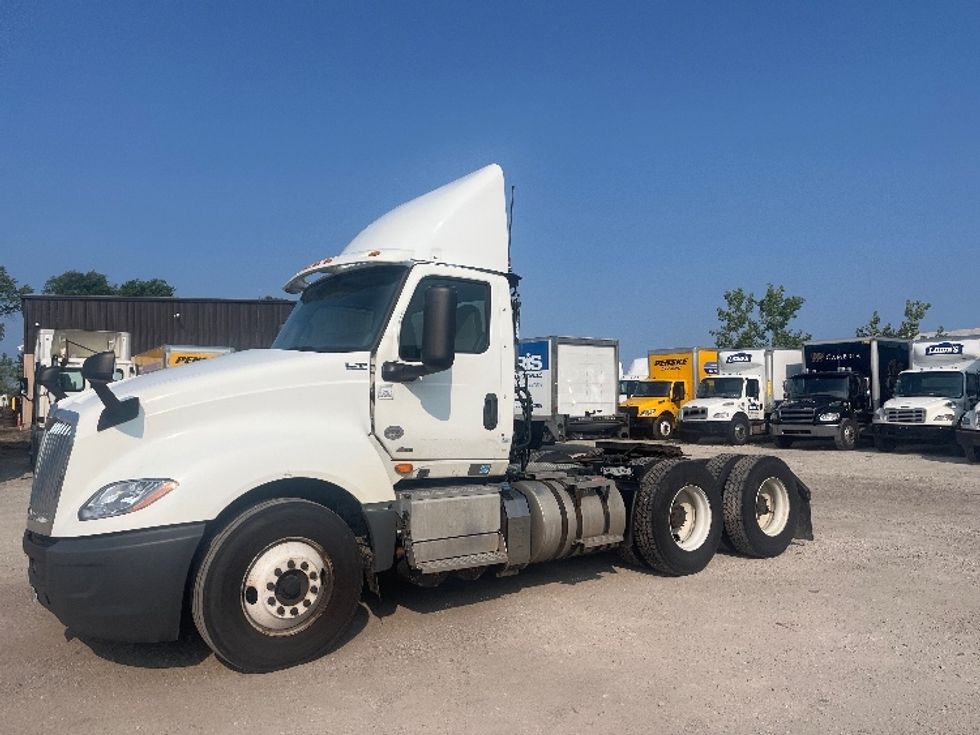 Day Cab Tractor-Heavy Duty Tractors-International-2019-LT625-Middlefield-OH-327,999\n\t\tmiles-$ 27,500 - Image 3