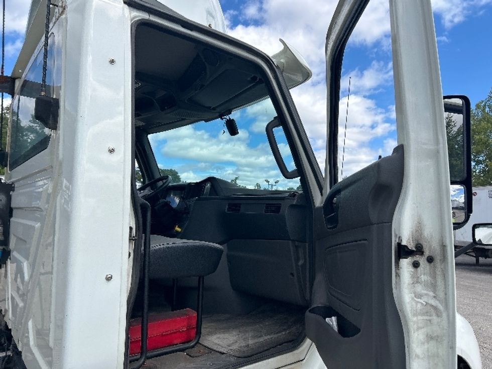 Day Cab Tractor-Heavy Duty Tractors-International-2019-LT625-Middlefield-OH-333,452\n\t\tmiles-$ 27,250 - Image 12