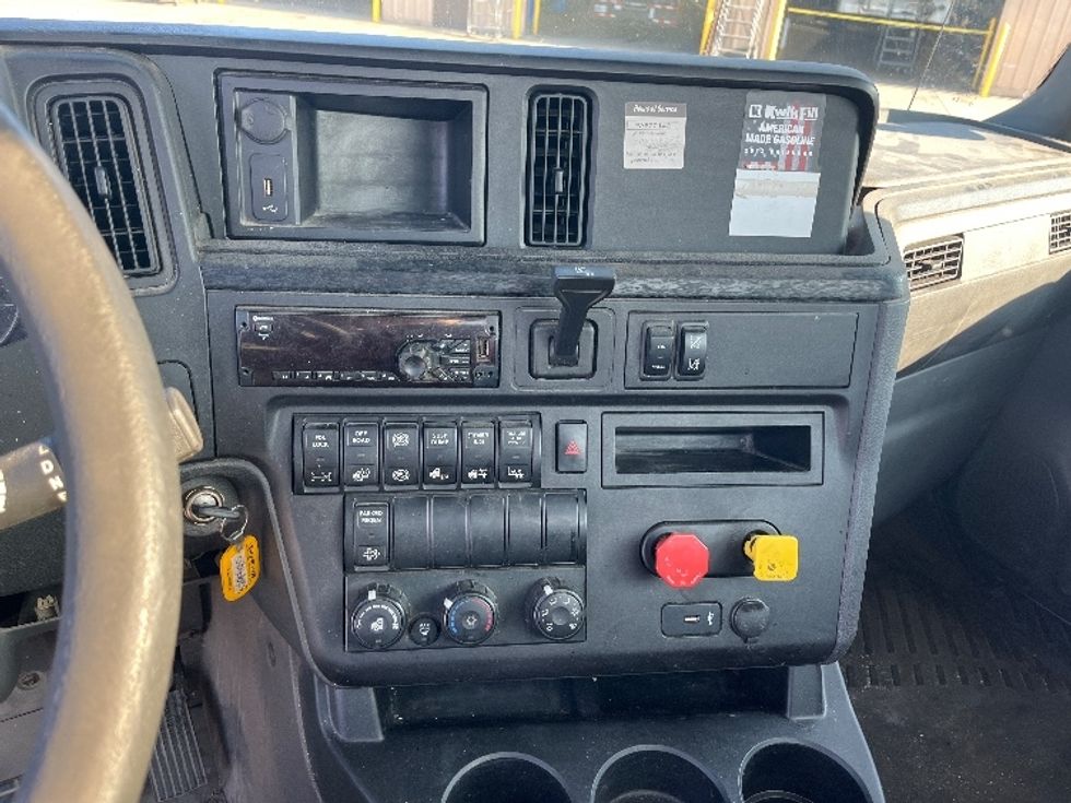 Day Cab Tractor-Heavy Duty Tractors-International-2019-LT625-Middlefield-OH-427,083\n\t\tmiles-$ 22,750 - Image 11