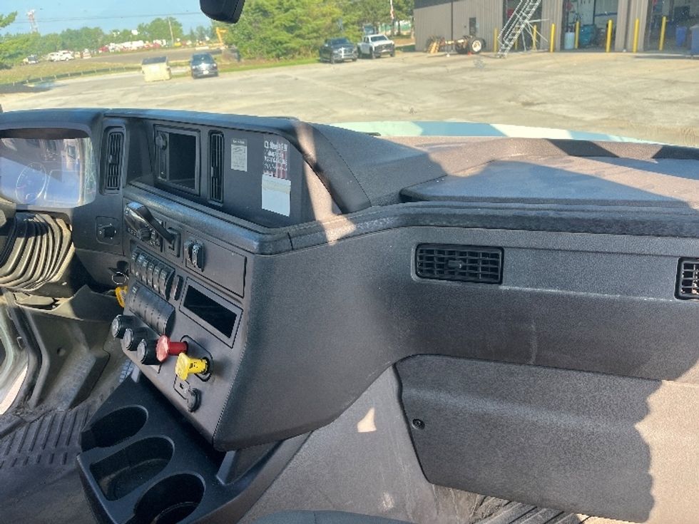 Day Cab Tractor-Heavy Duty Tractors-International-2019-LT625-Middlefield-OH-427,083\n\t\tmiles-$ 22,750 - Image 13