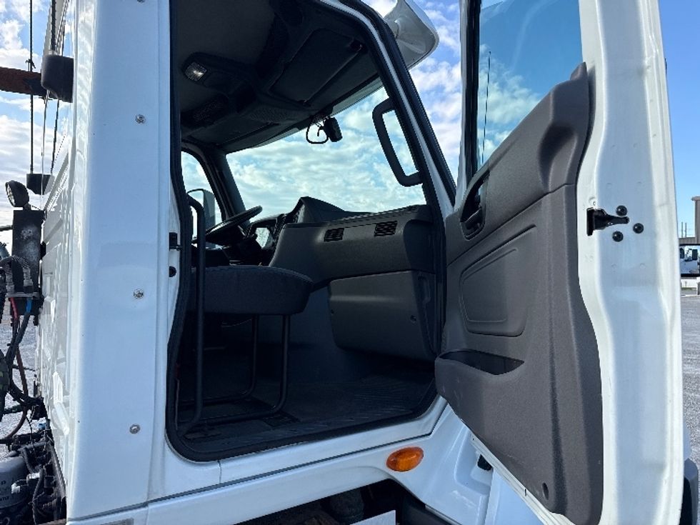 Day Cab Tractor-Heavy Duty Tractors-International-2019-LT625-Middlefield-OH-444,388\n\t\tmiles-$ 22,250 - Image 12