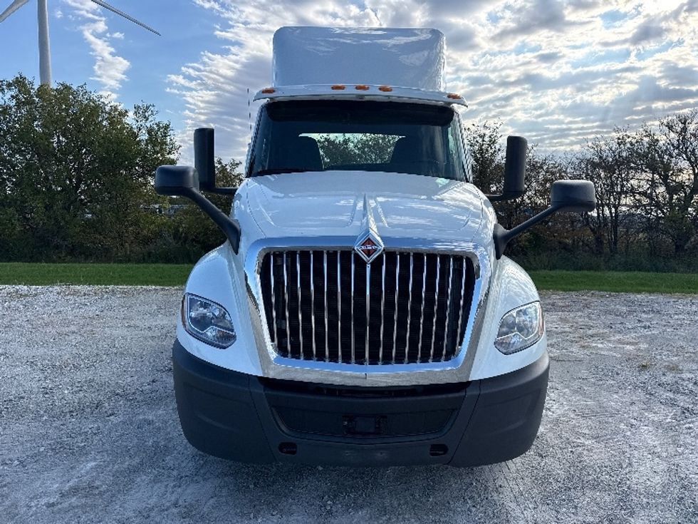 Day Cab Tractor-Heavy Duty Tractors-International-2019-LT625-Middlefield-OH-444,388\n\t\tmiles-$ 22,250 - Image 2