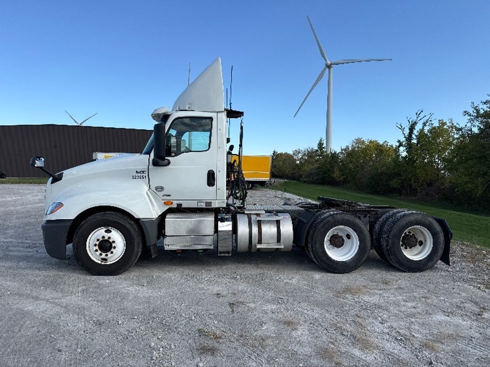 Day Cab Tractor-Heavy Duty Tractors-International-2019-LT625-Middlefield-OH-444,388\n\t\tmiles-$ 22,250 - Image 4